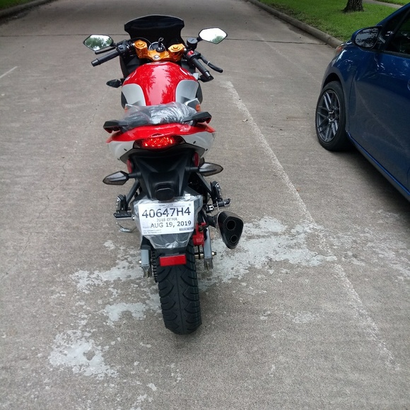 Motorcycle - Picture 6 of 8